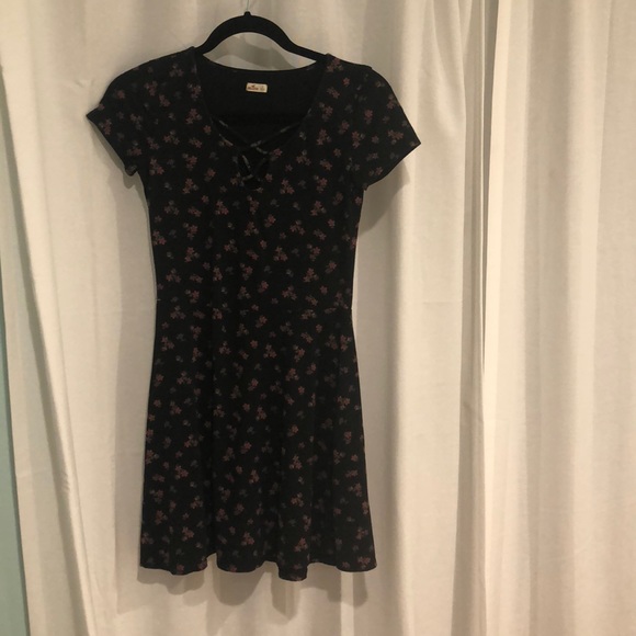 HOLLISTER FLOWER DRESS - Picture 1 of 3